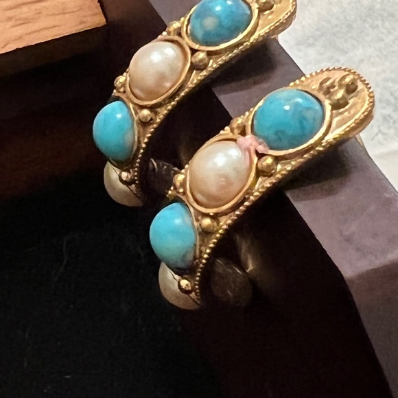 Vintage Gold Tone Pearl Turquoise C-Shape Post Back Earrings - Picture 2 of 3